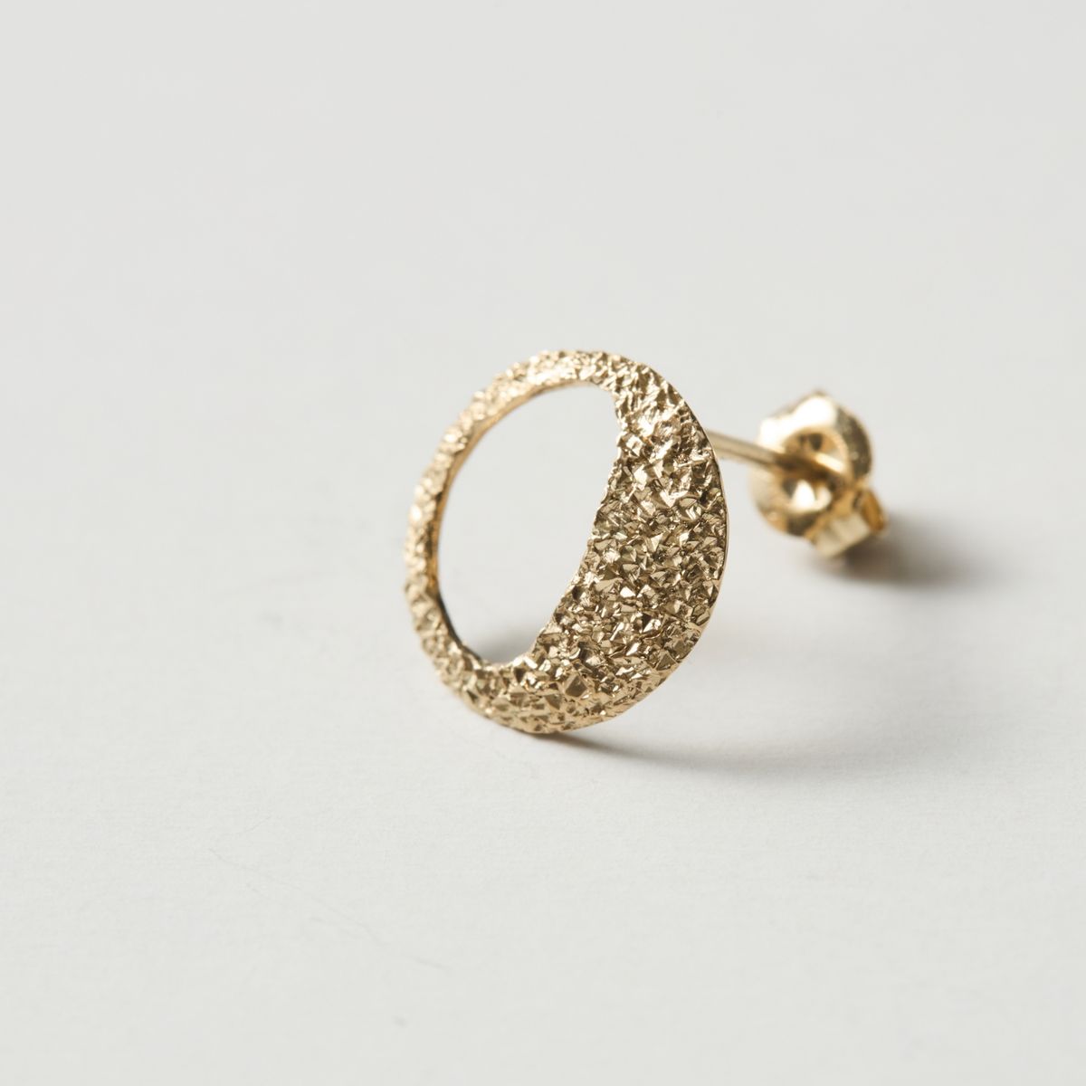 KANAE YAMASHITA/月の満ち欠けピアス　三日月